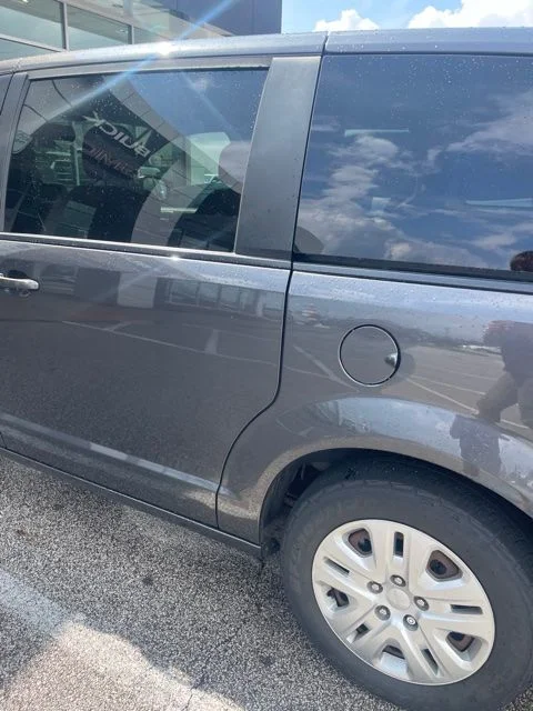Used 2018 Gray Dodge SE image 16