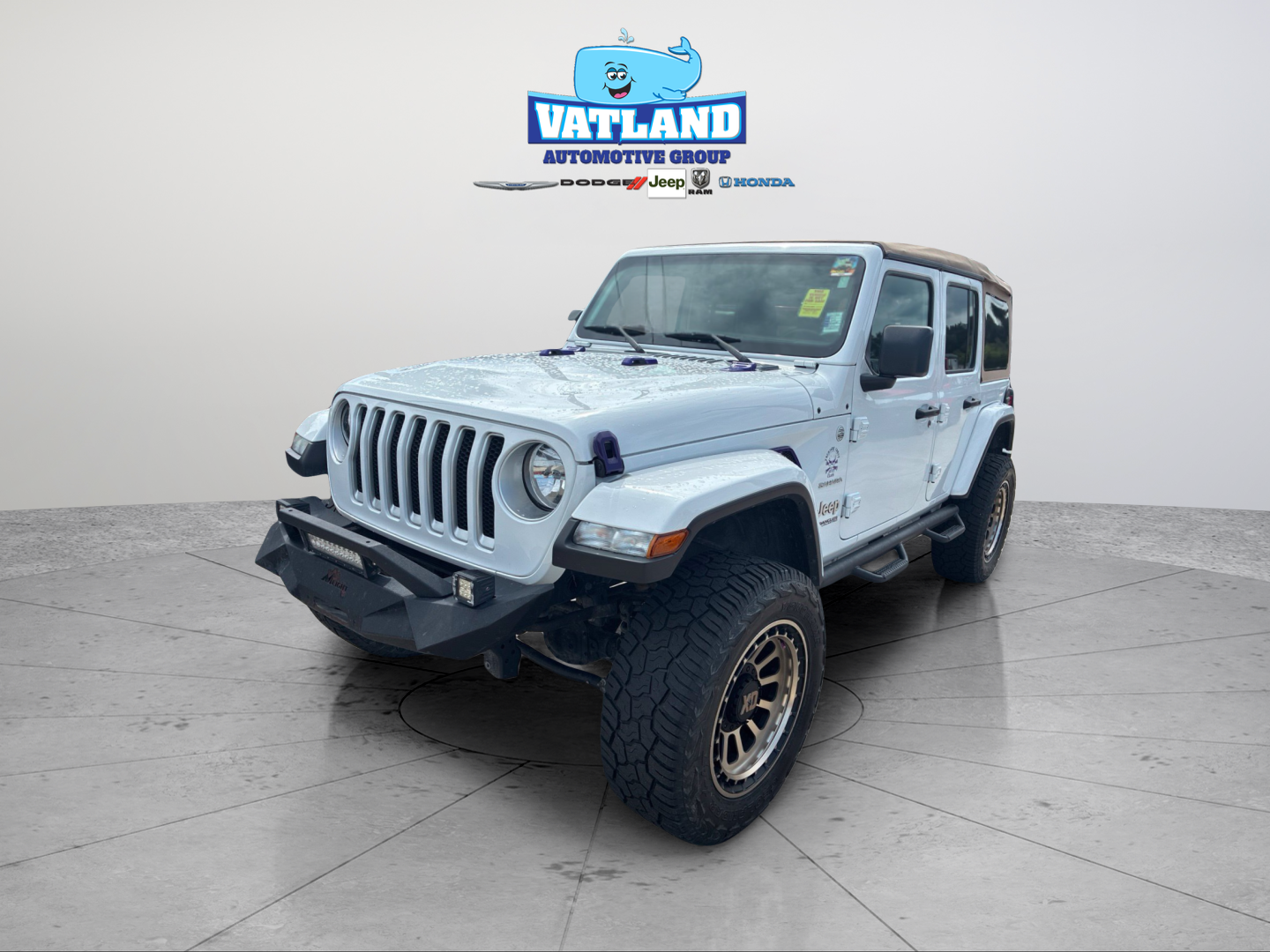 Used 2021 White Jeep Unlimited Sahara image 1