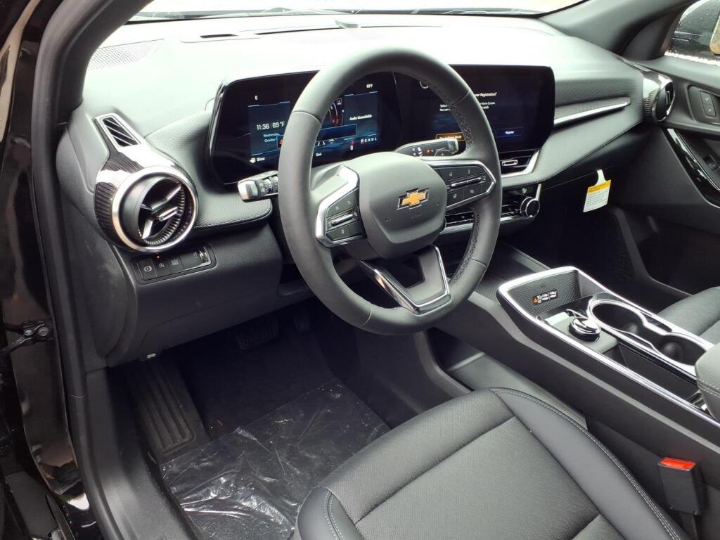 2027 Chevrolet Equinox LT - Photo 8