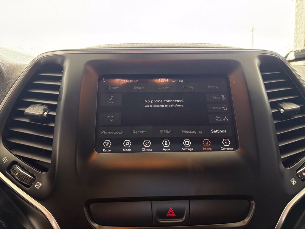 Used 2020 White Jeep Latitude image 8