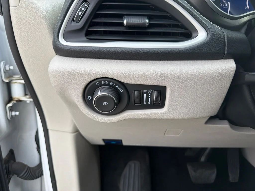 Used 2023 White Chrysler Touring L image 8