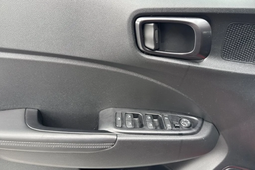 2022 Hyundai Venue Limited - Photo 11