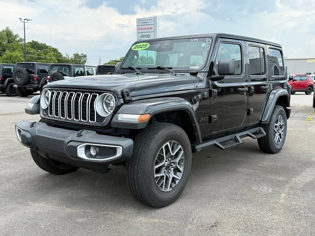 Used 2025 Black Jeep Sahara image 3