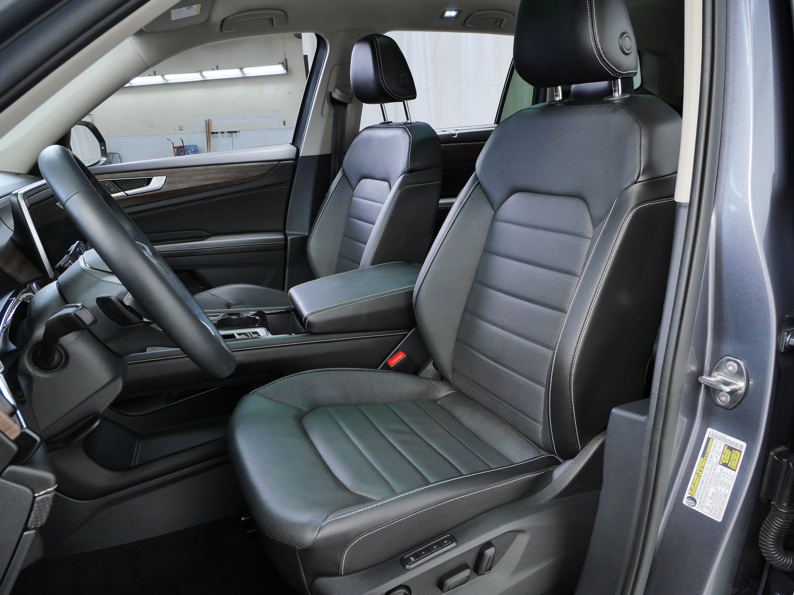 Used 2024 Volkswagen Atlas SEL with VIN 1V2BR2CAXRC546653 for sale in Minnetonka, Minnesota
