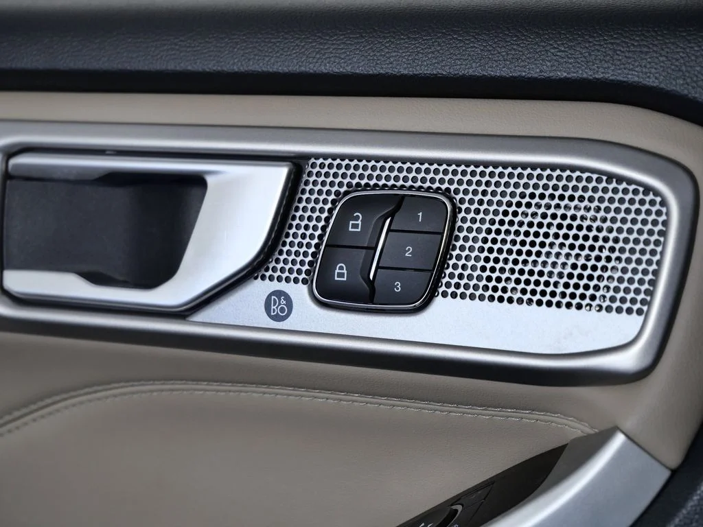Used 2022 White Ford Limited image 27