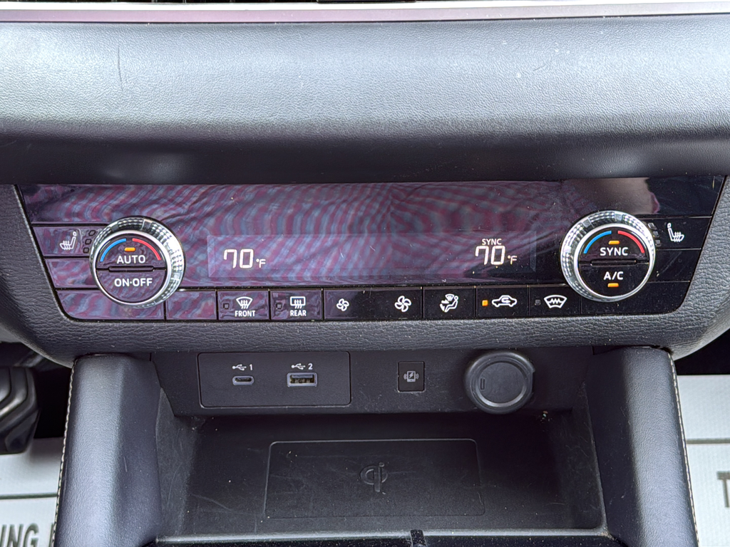 Used 2024 Silver Mitsubishi SE image 25