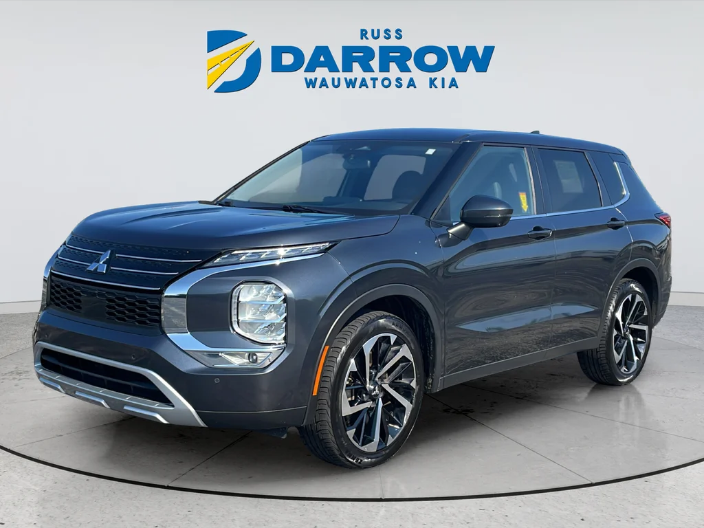 Used 2024 Gray Mitsubishi SE image 1