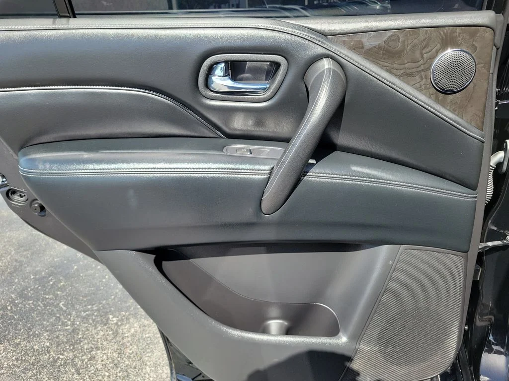 Used 2021 Black INFINITI LUXE image 15