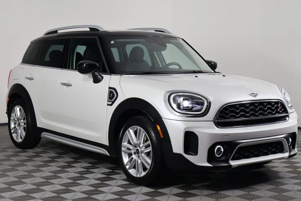 Certified Used 2024 White Metallic MINI Signature image 3