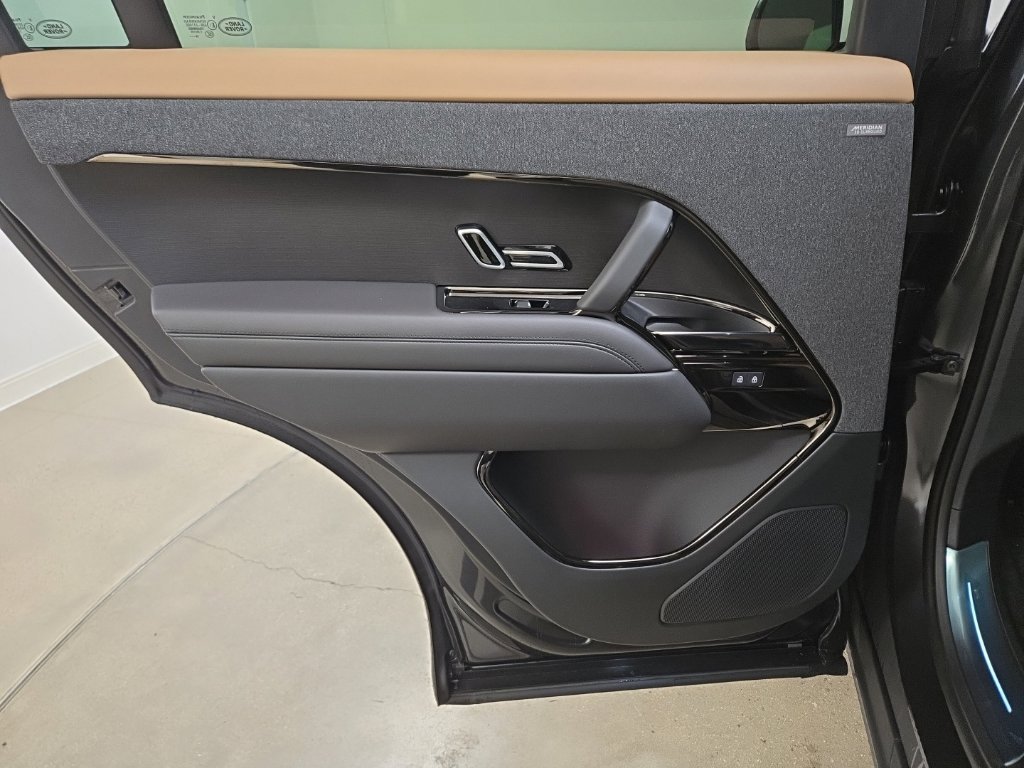 New 2027 Carpathian Grey Land Rover Dynamic SE image 25