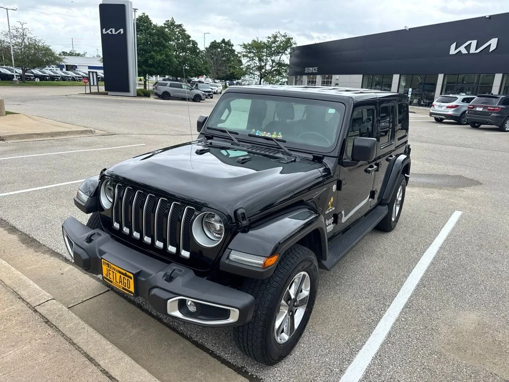 Used 2022 Black Jeep Unlimited Sahara image 2