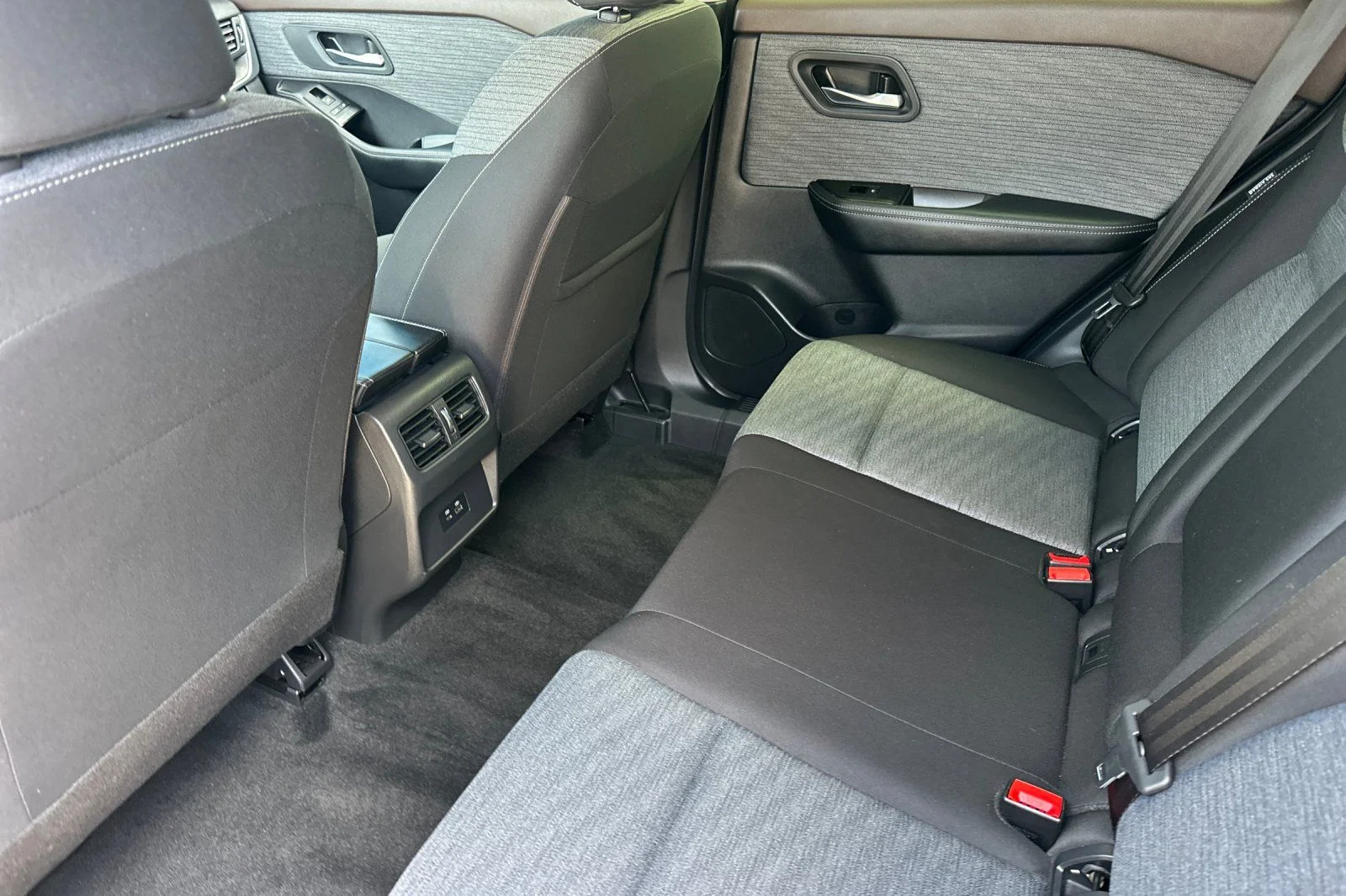 2023 Nissan Rogue SV - Photo 11