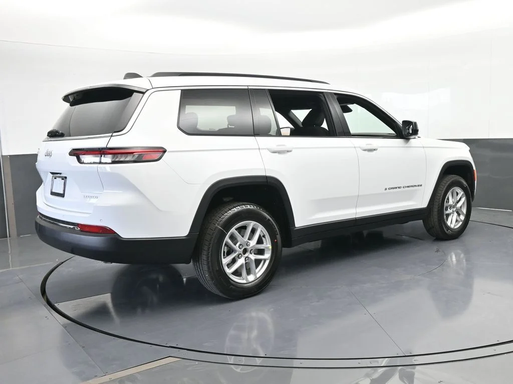 New 2026 Bright White Clear-Coat Exterior Paint Jeep Laredo image 6