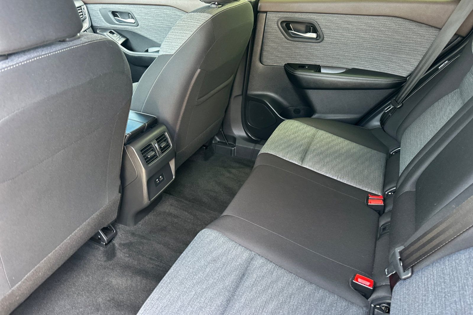 2023 Nissan Rogue SV - Photo 13