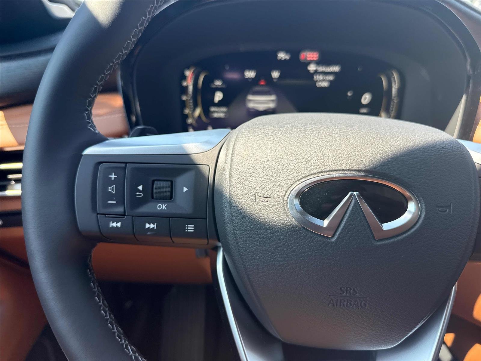 New 2027 2T RAD WHT INFINITI Autograph AWD image 18