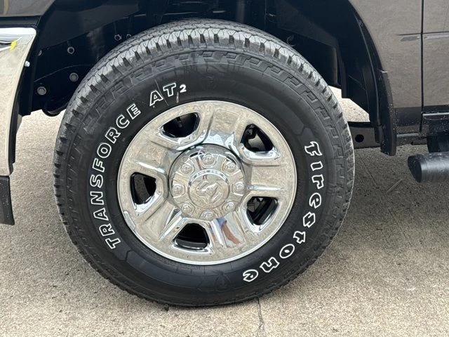 New 2026 Granite Crystal Metallic Clear-Coat Exterior Paint RAM Tradesman image 15