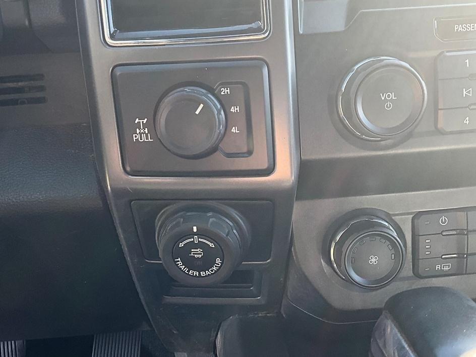 Used 2019 Silver Ford XLT image 27