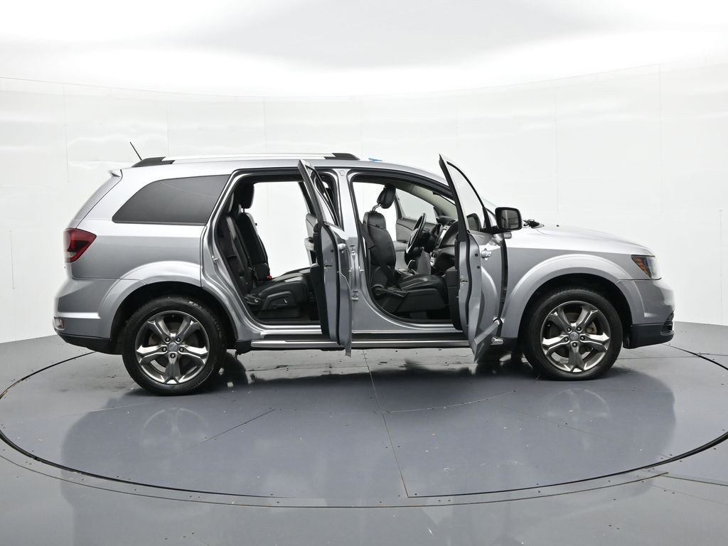 Used 2017 Billet Clearcoat Dodge Crossroad image 23