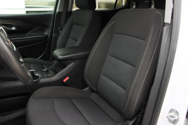 Used 2023 SUMMIT WHITE GMC SLE image 17