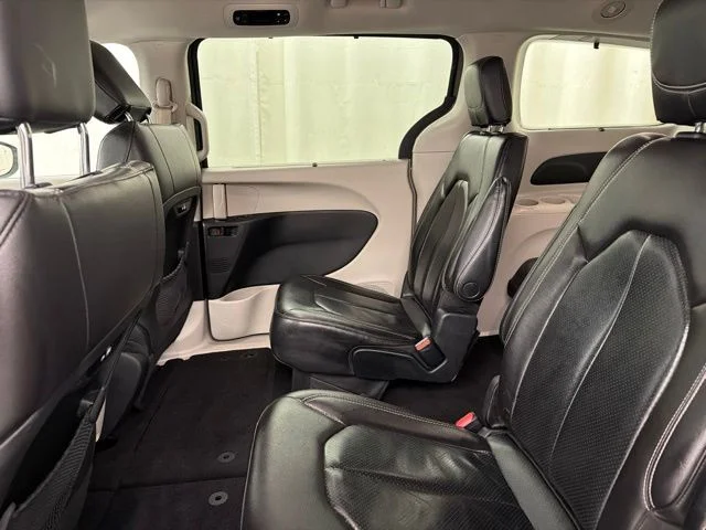 Used 2022 White Chrysler Touring L image 24