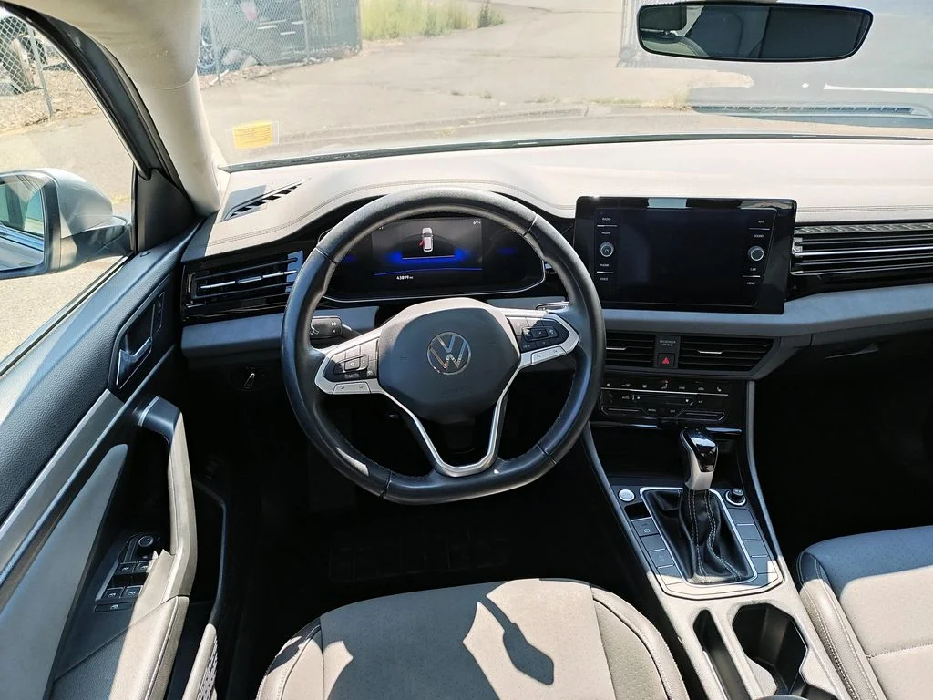 2025 Volkswagen Jetta SE - Photo 13