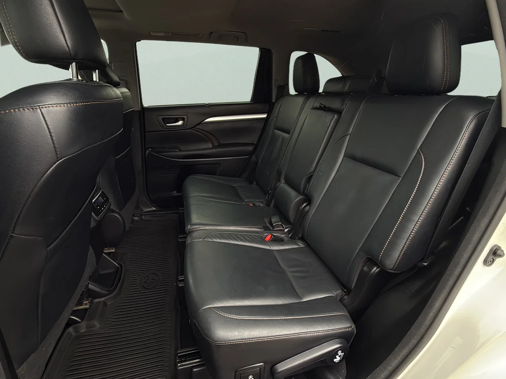 Used 2017 Blizzard Pearl Toyota XLE image 28