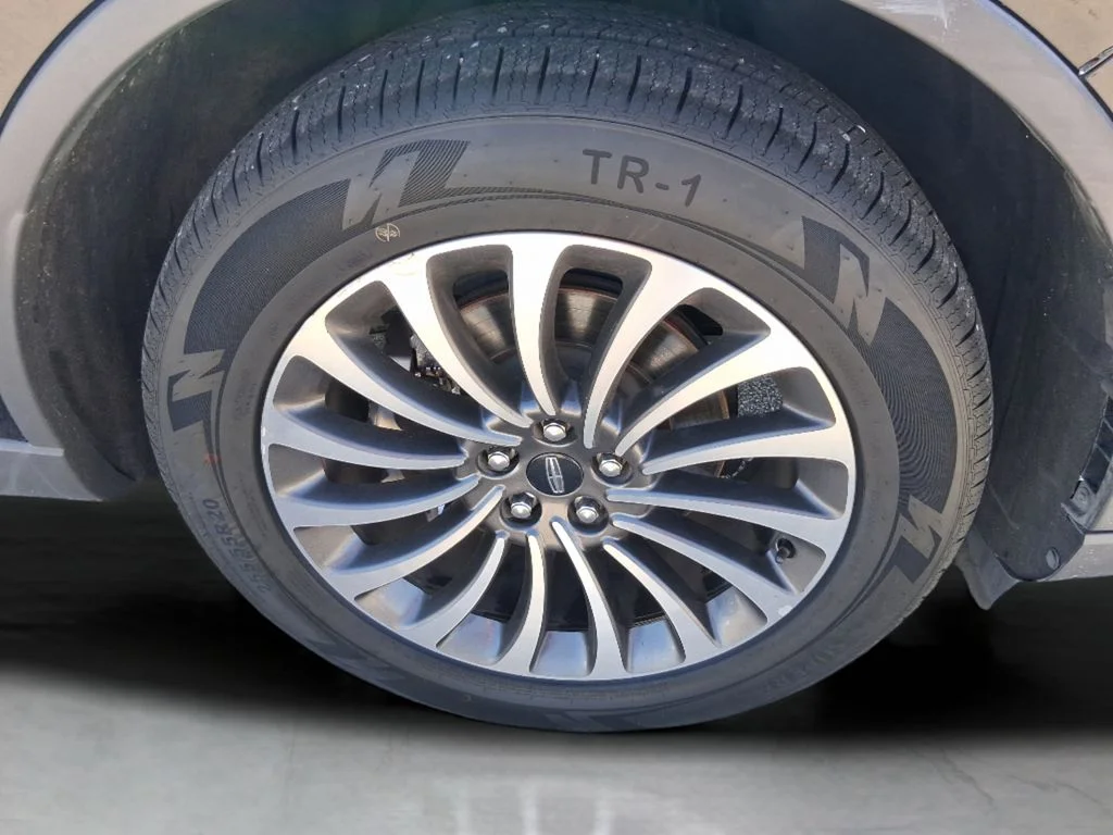 Used 2020 Black Lincoln Reserve image 10