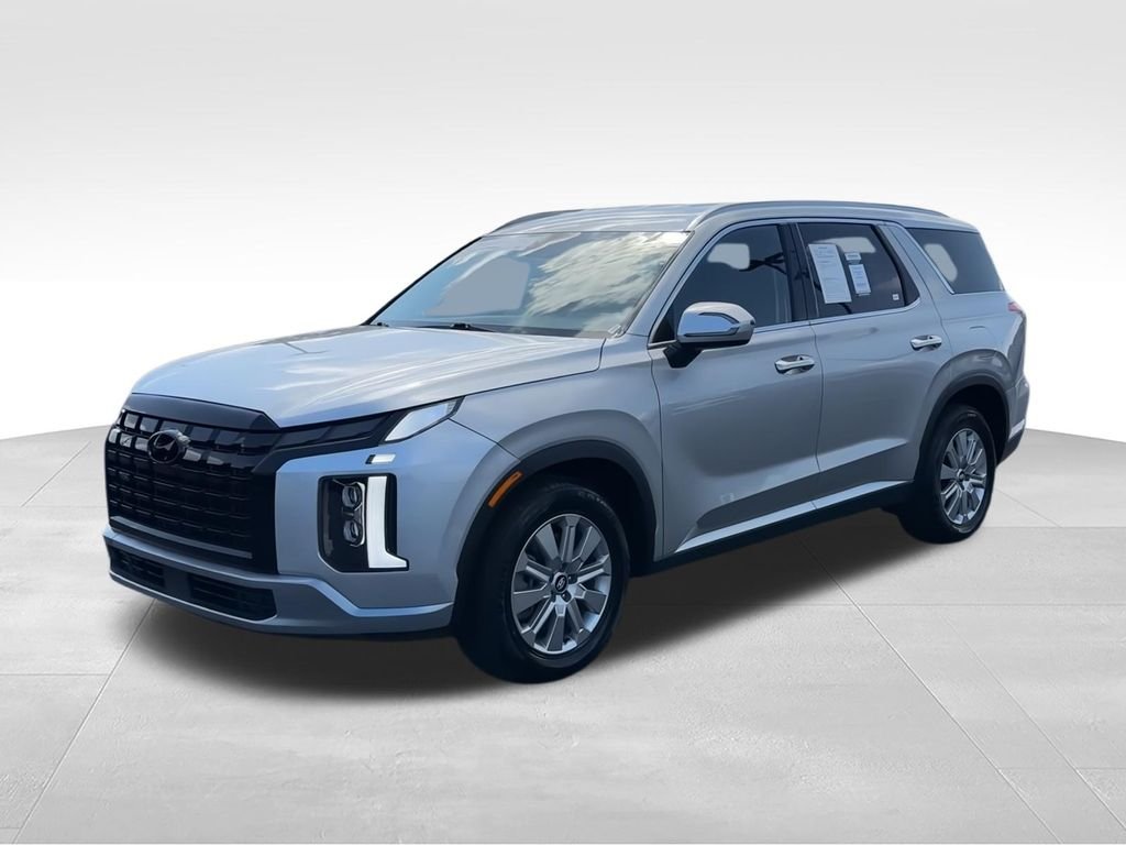 Used 2025 Silver Hyundai SEL image 4