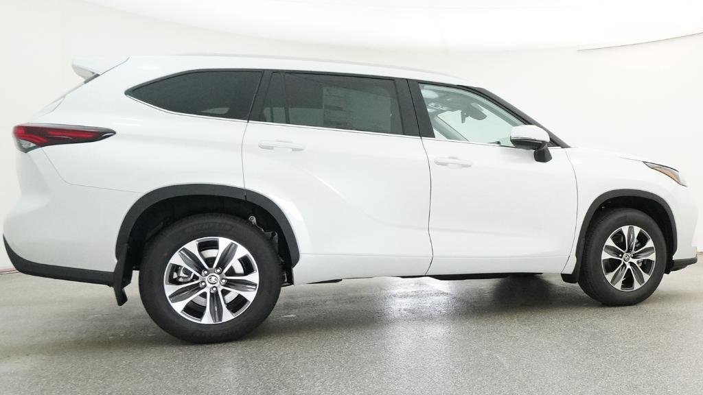 New 2026 Wind Chill Pearl Toyota XLE image 8