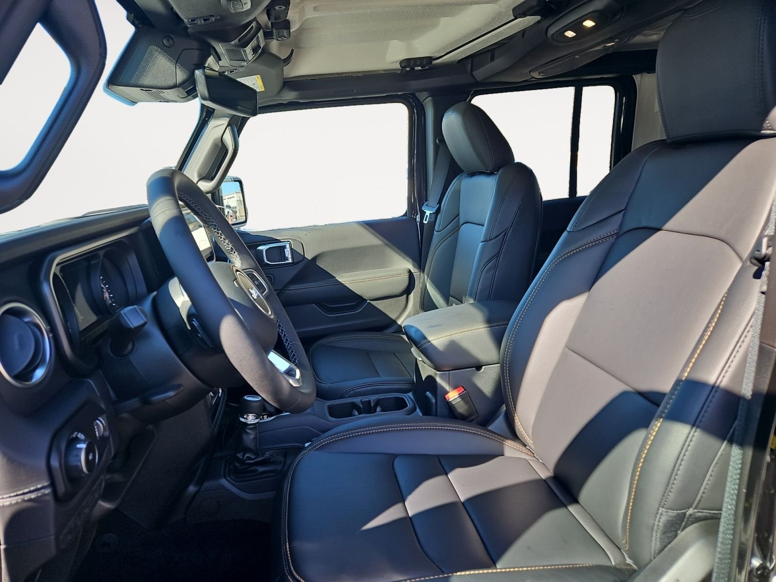 2025 Jeep Wrangler 4-Door Sahara - Photo 9