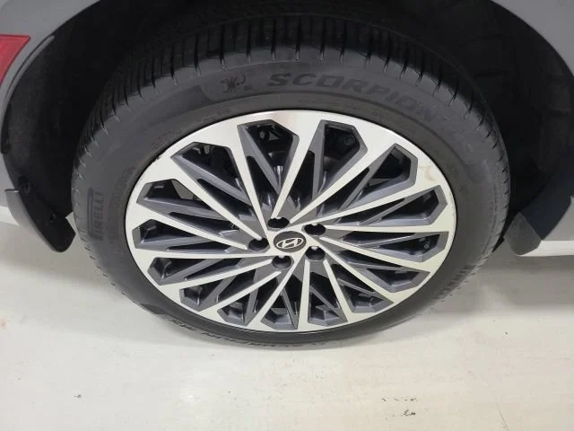 Used 2026 Ecotronic Gray Pearl Hyundai Calligraphy image 41