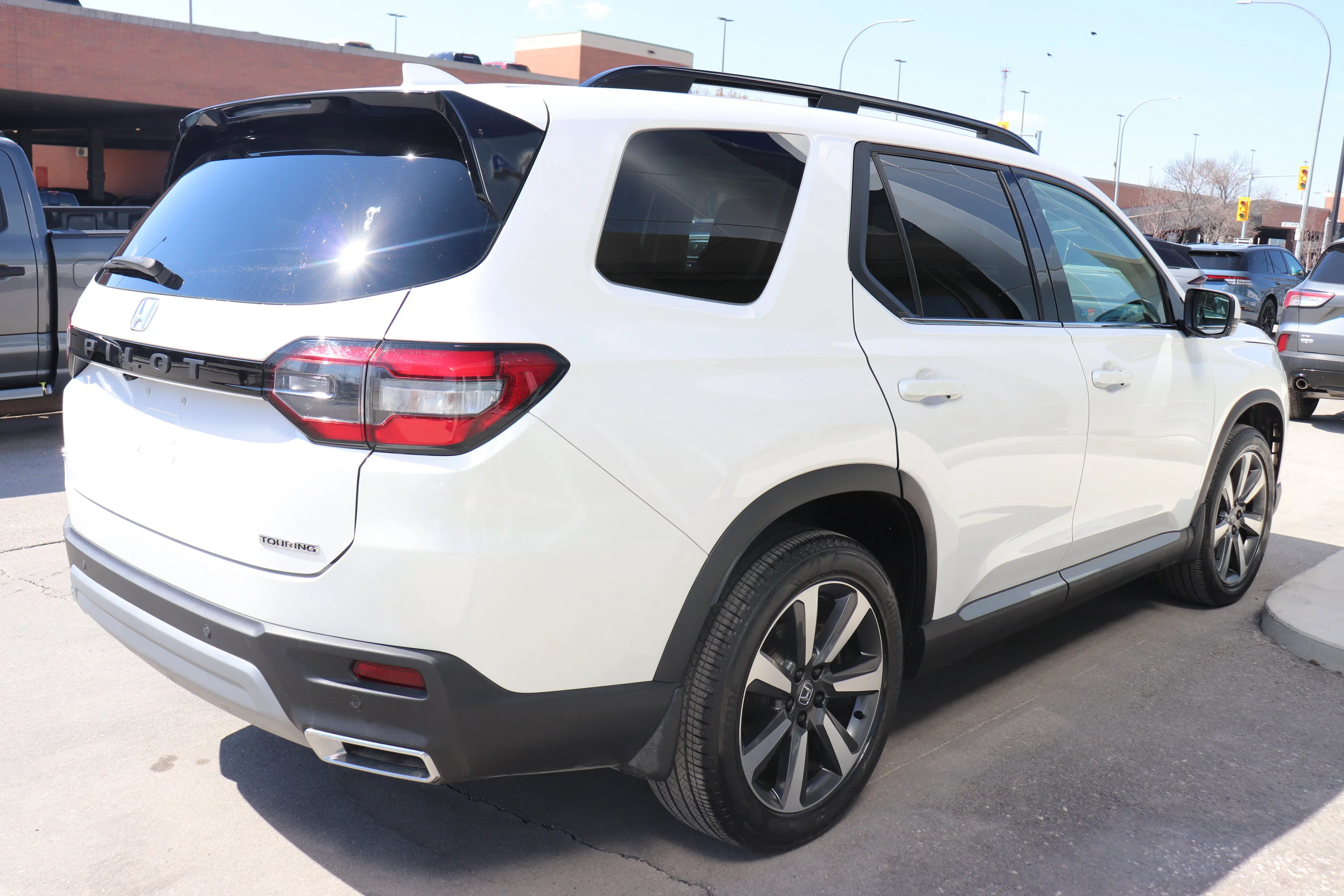 Used 2024 White Honda Touring image 4