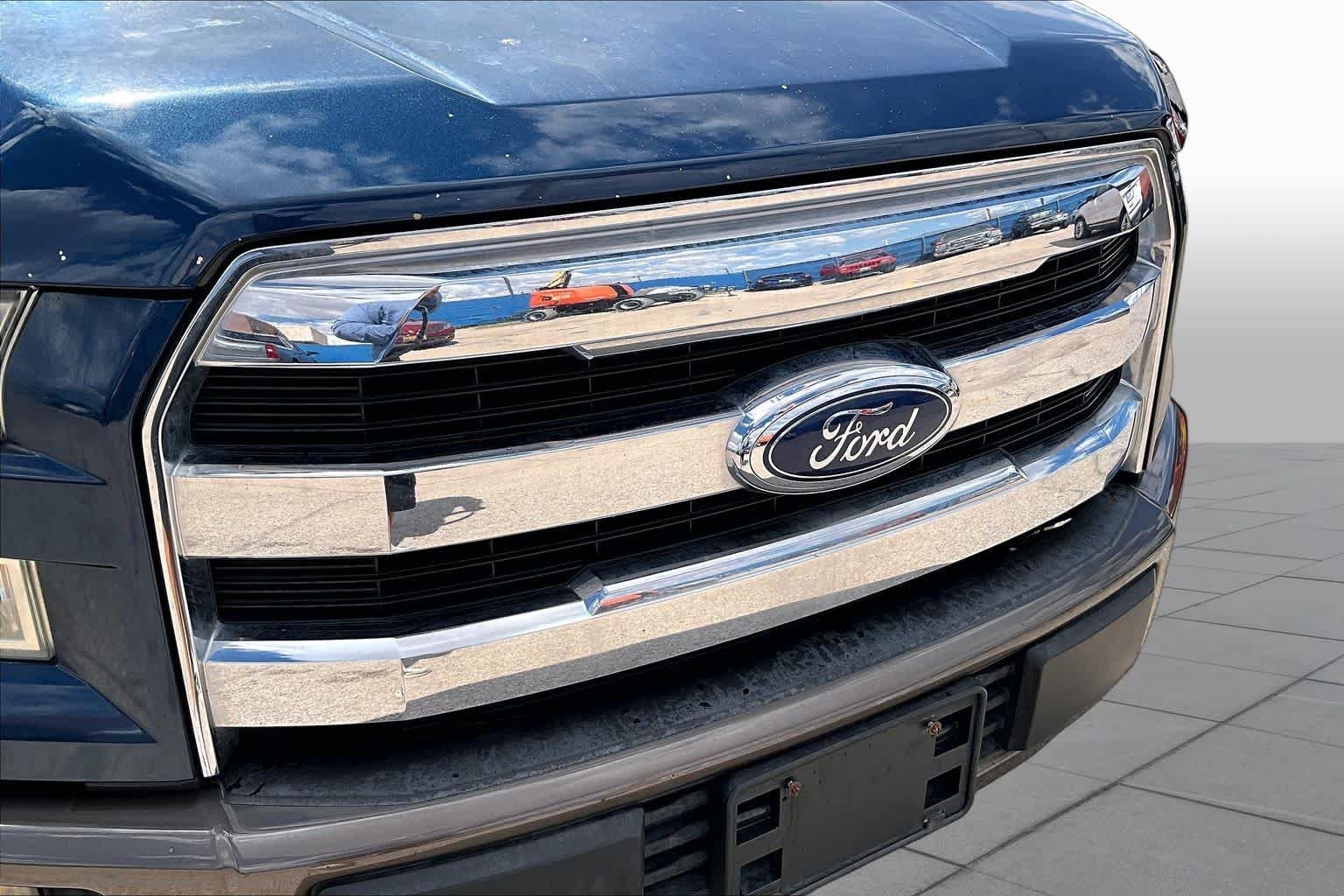 Used 2015 Blue Jeans Metallic/Caribou Metallic Ford Lariat image 29