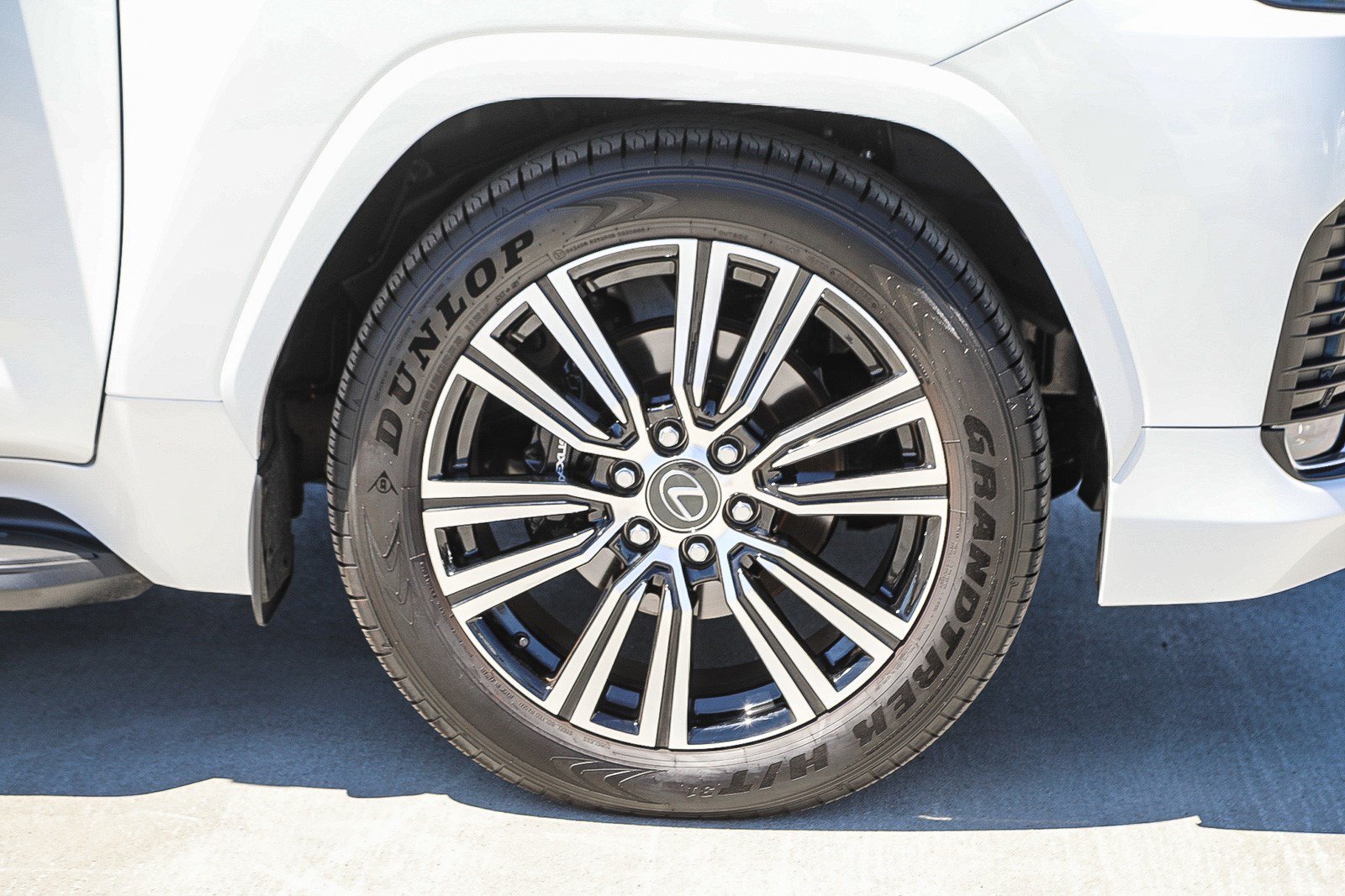 Certified Used 2026 Eminent White Pearl Lexus 600 Luxury image 9