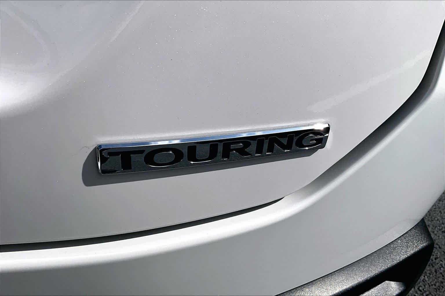 Used 2025 Platinum White Pearl Honda Touring image 10