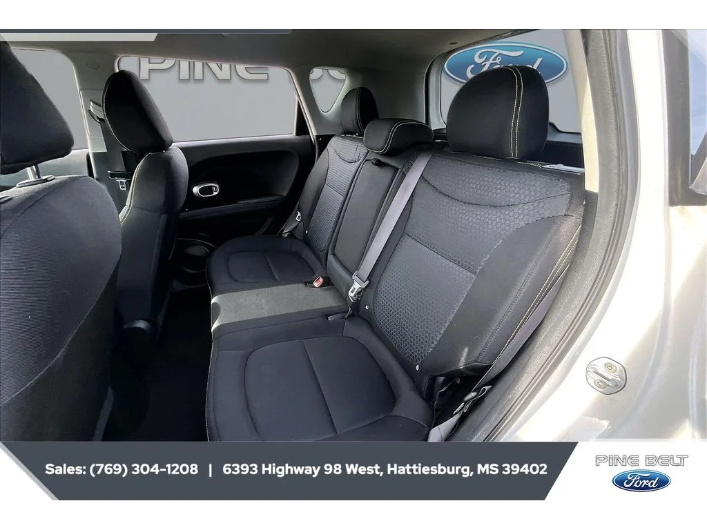 Used 2016 Clear White Kia + image 19