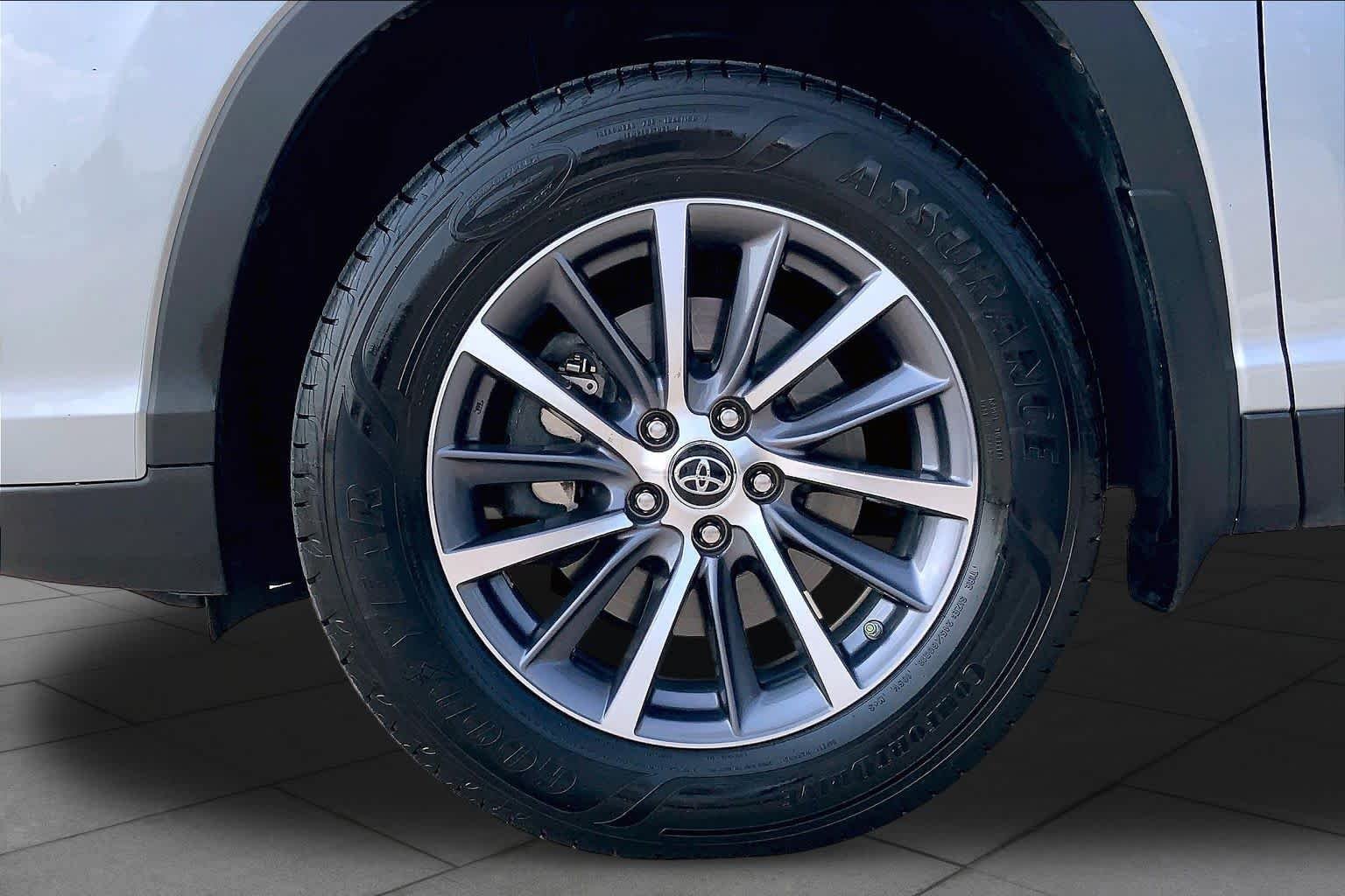 Used 2019 Celestial Silver Metallic Toyota XLE image 11