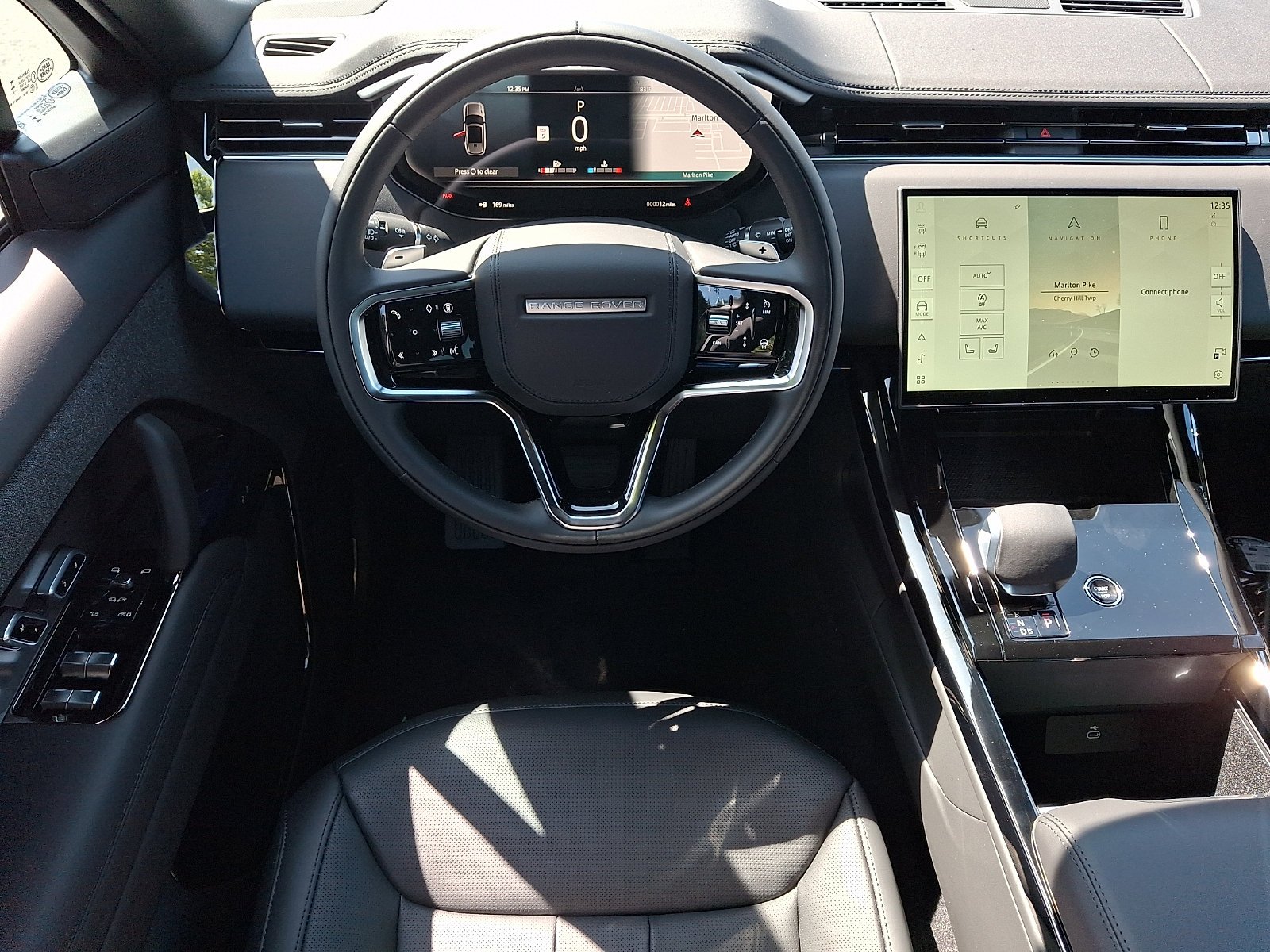 New 2027 Santorini Black Land Rover SE image 6
