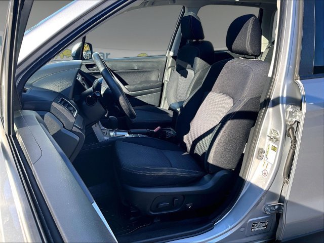 Used 2016 Silver Subaru 2.5i Premium image 21