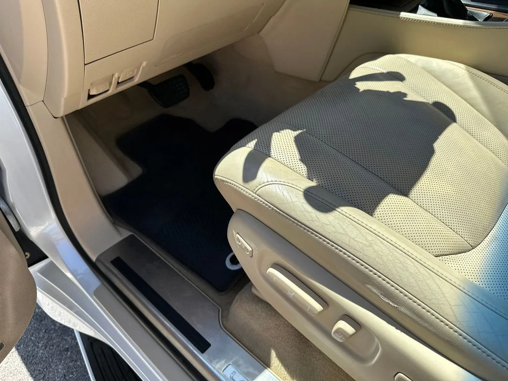 Used 2020 White Lexus 570 image 19