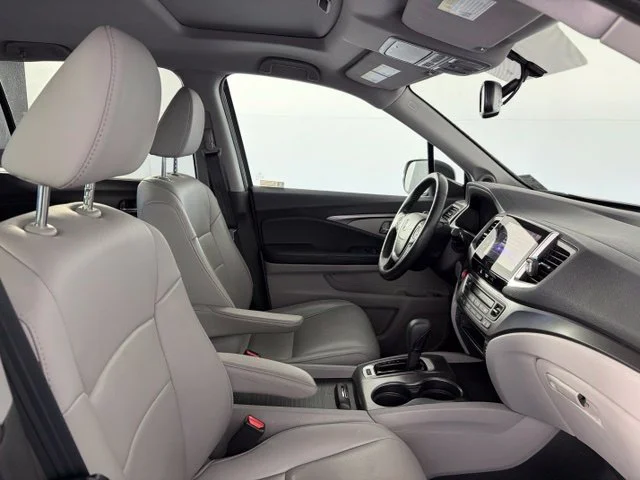 Used 2018 Silver Honda EX-L image 33