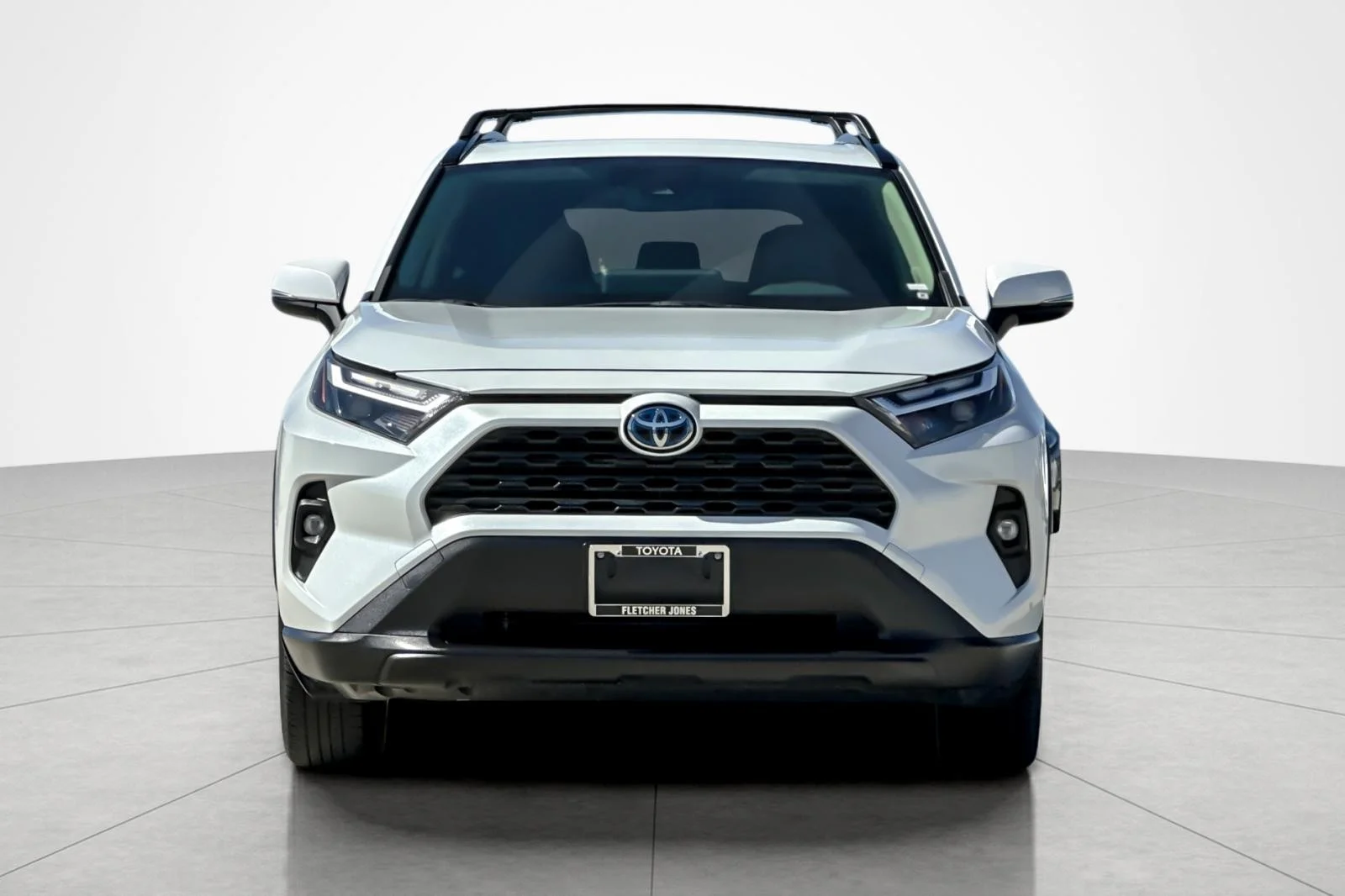 Used 2024 Wind Chill Pearl Toyota Hybrid XLE Premium image 8