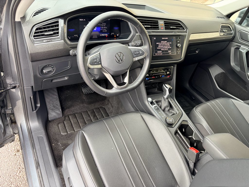 Used 2024 Platinum Gray Metallic Volkswagen SE image 12