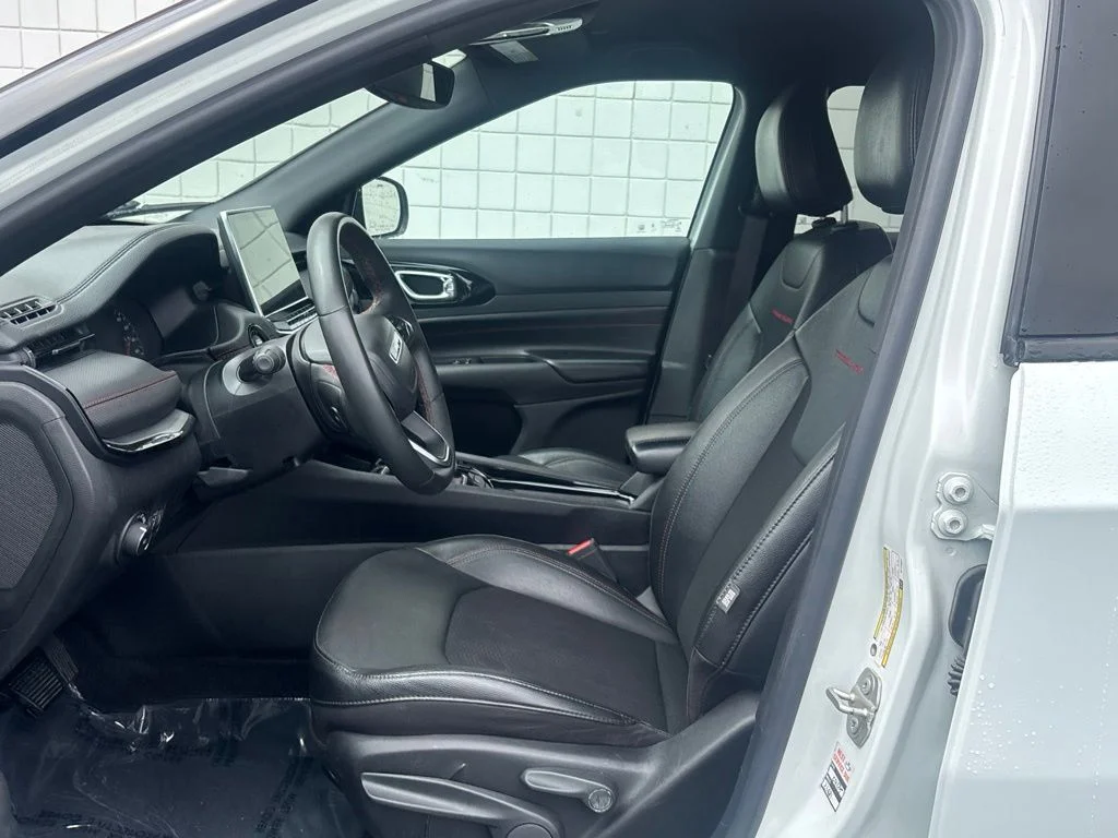 Used 2024 White Jeep Trailhawk image 4
