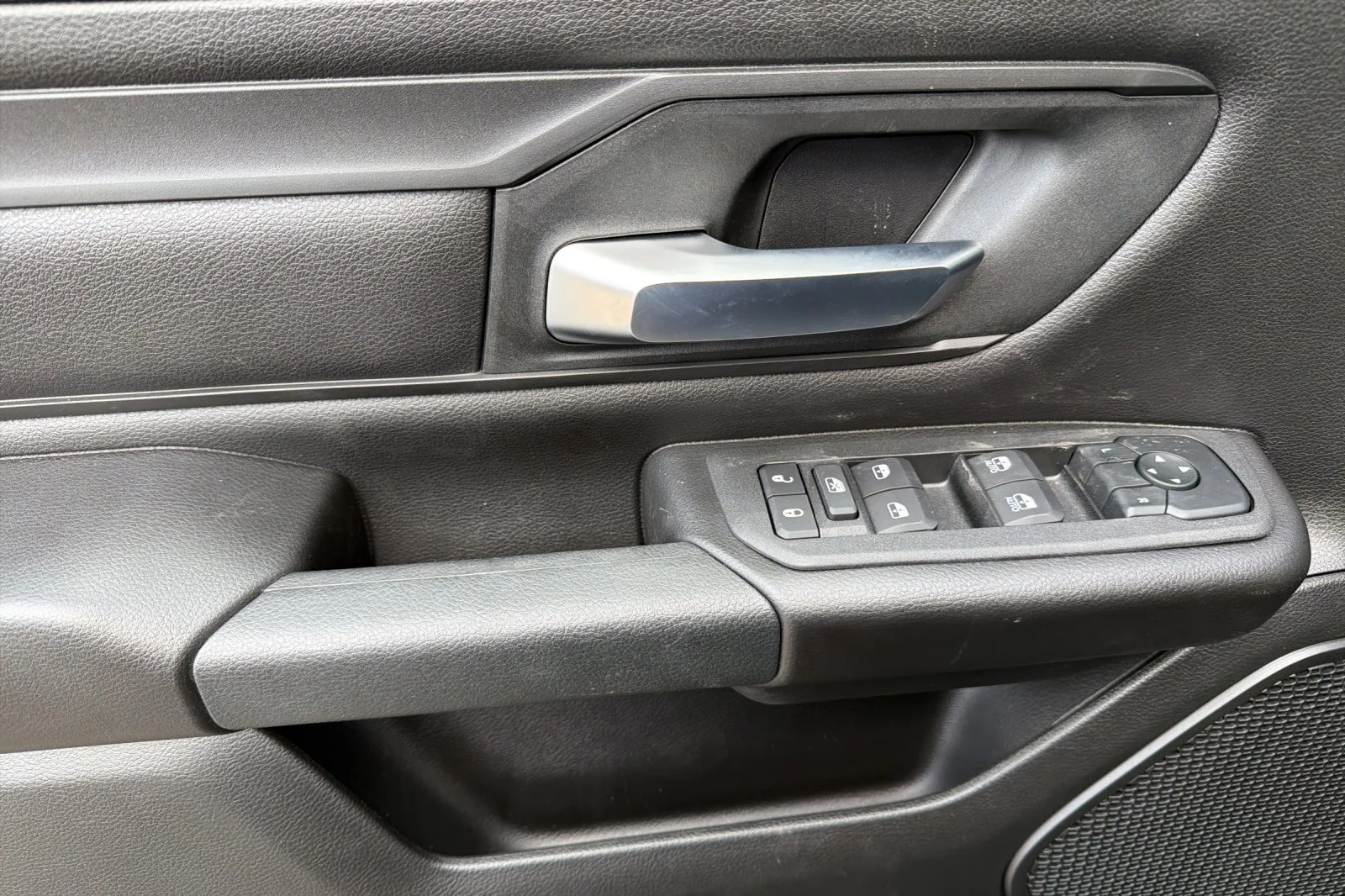 2026 RAM 1500 Express - Photo 9
