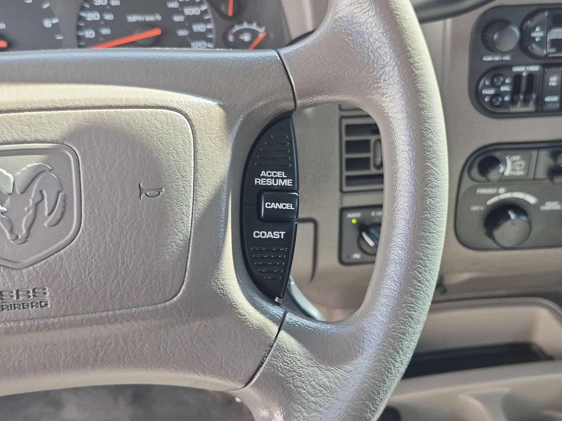 Used 2002 Bright White Clearcoat Dodge SLT image 17