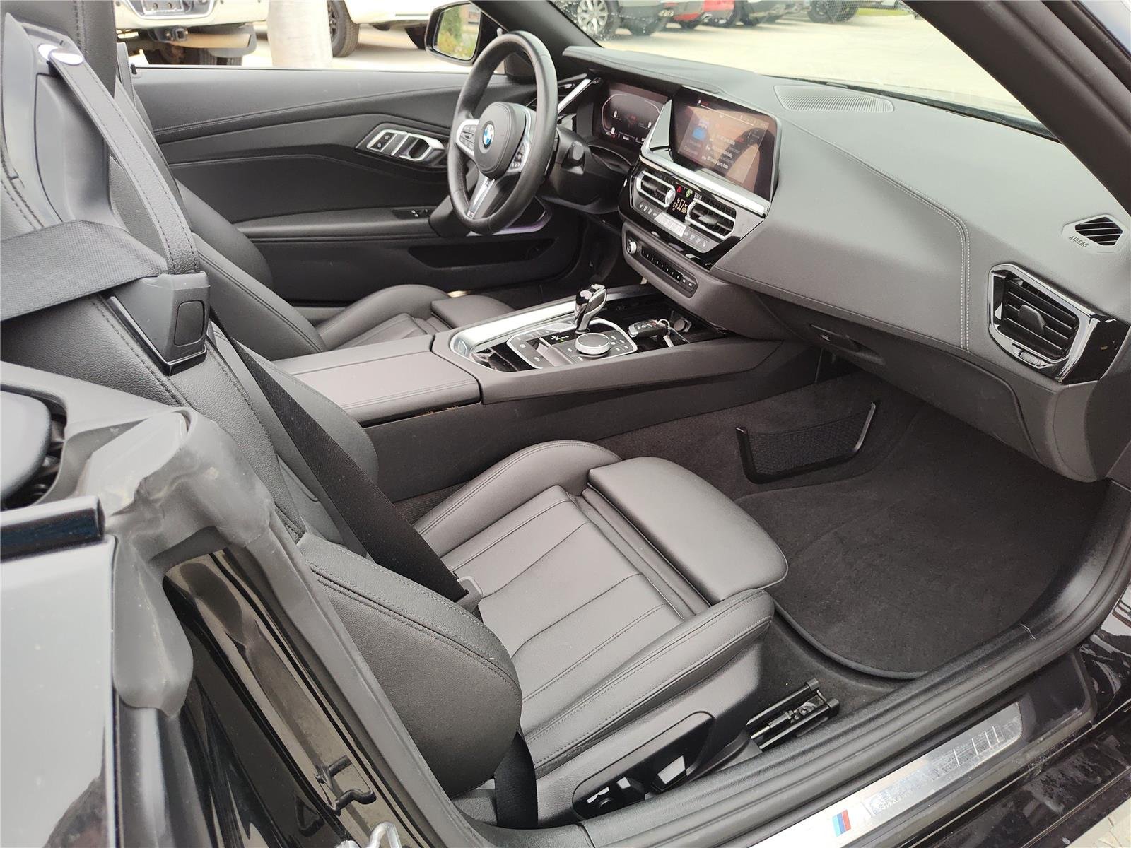 Used 2025 Black Sapphire Metallic BMW sDrive30i image 22