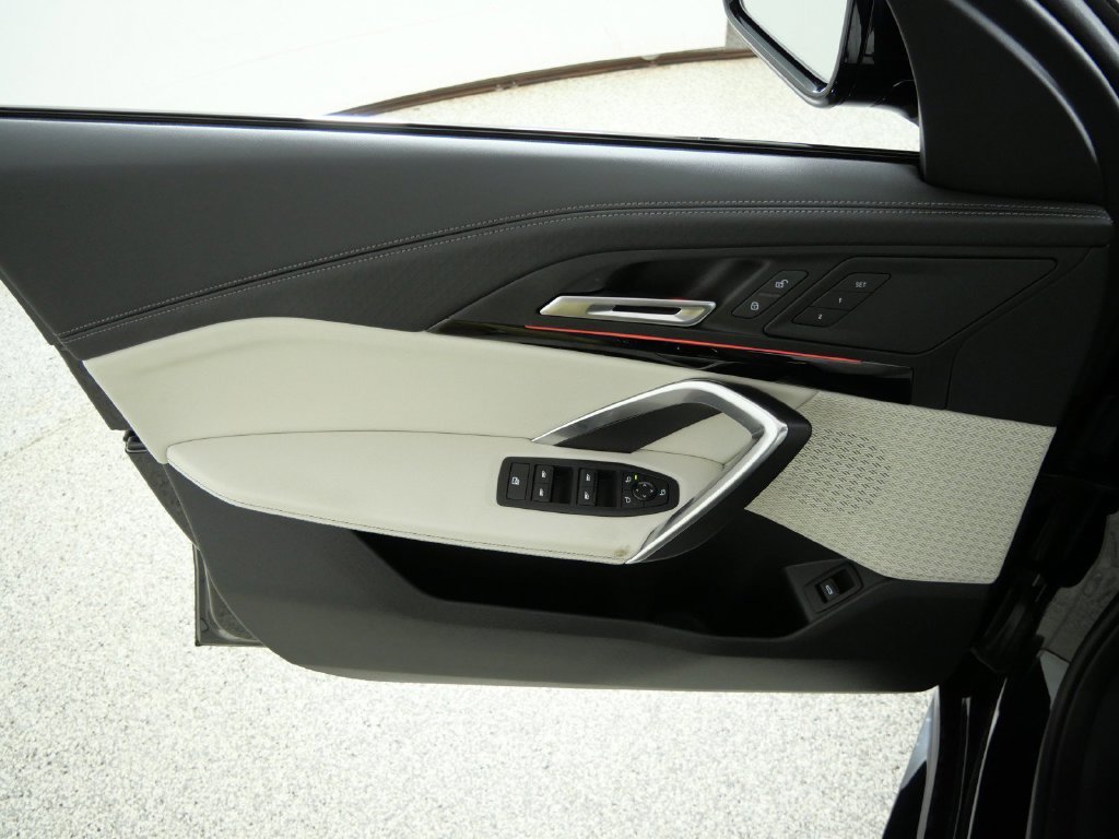 New 2027 Black Sapphire Metallic BMW xDrive28i image 32