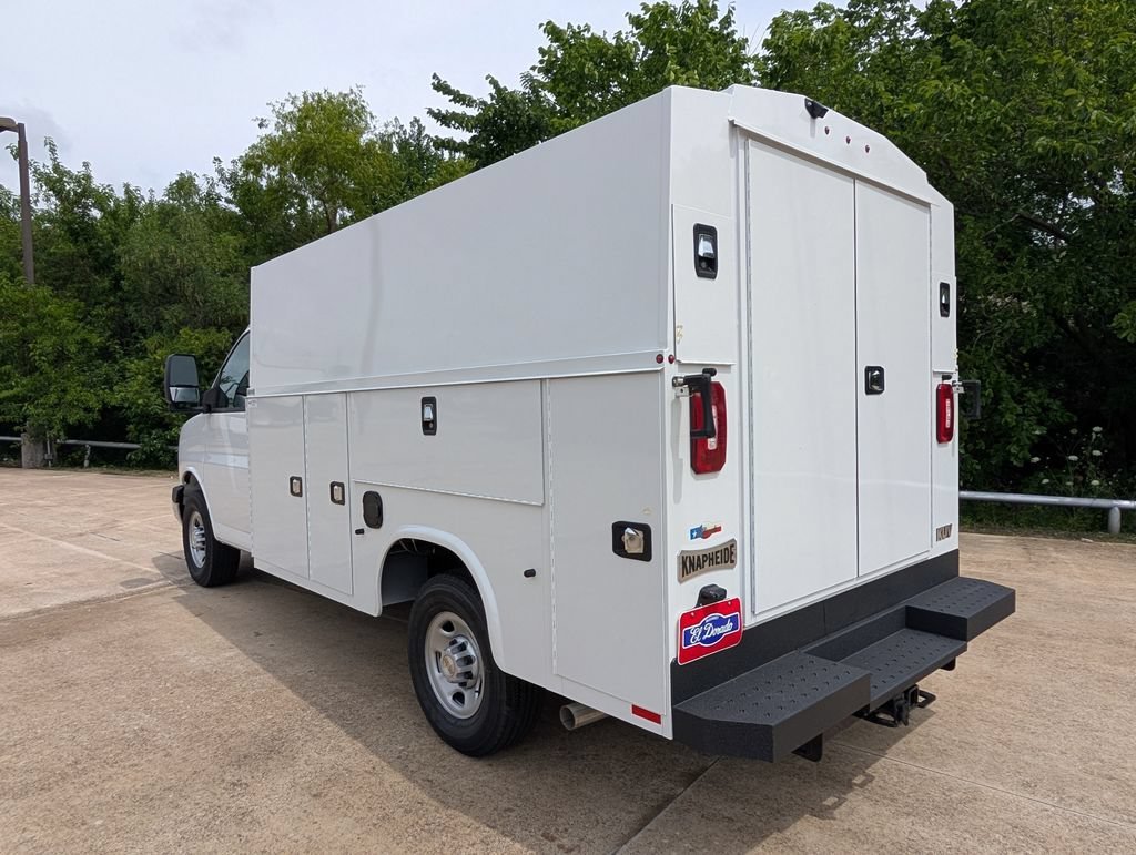 New 2025 Summit White Chevrolet 1WT image 2