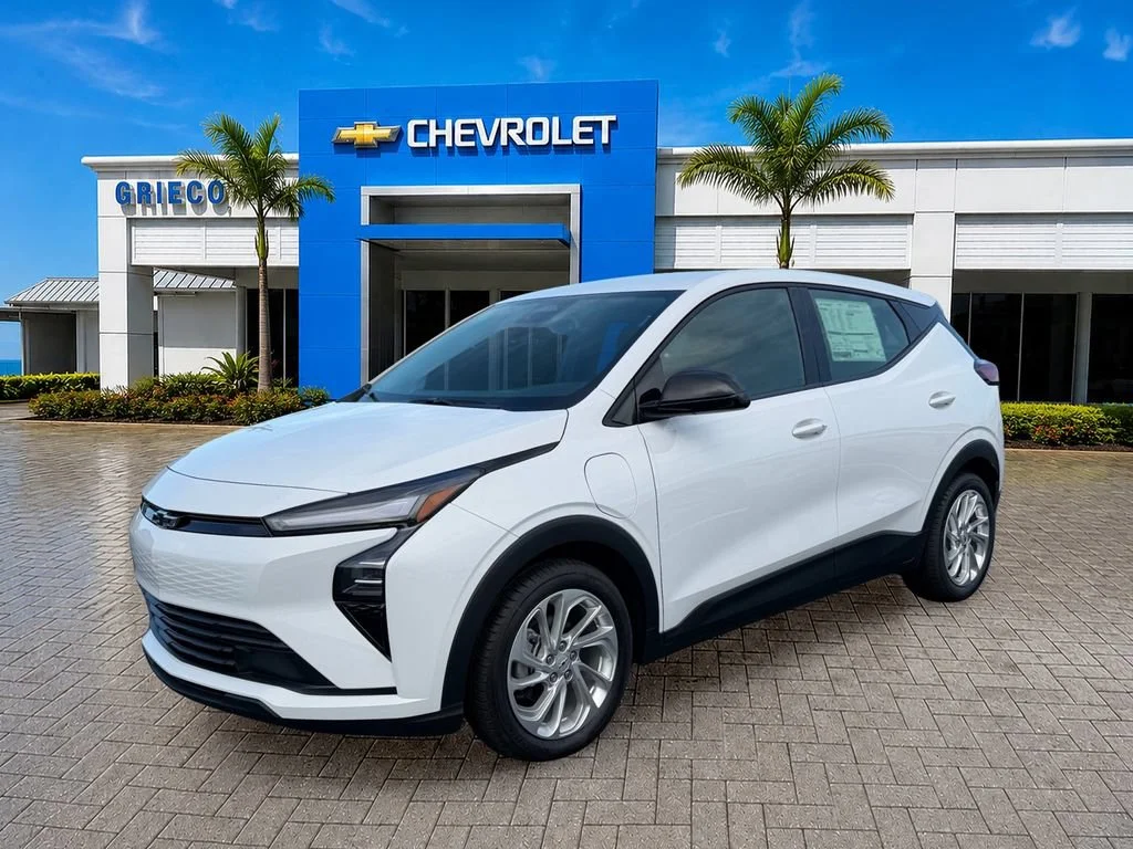 New 2027 Summit White Chevrolet LT image 3